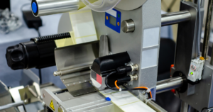 equipamento para impressão de etiquetas personalizadas adesivas para aplicações industriais.